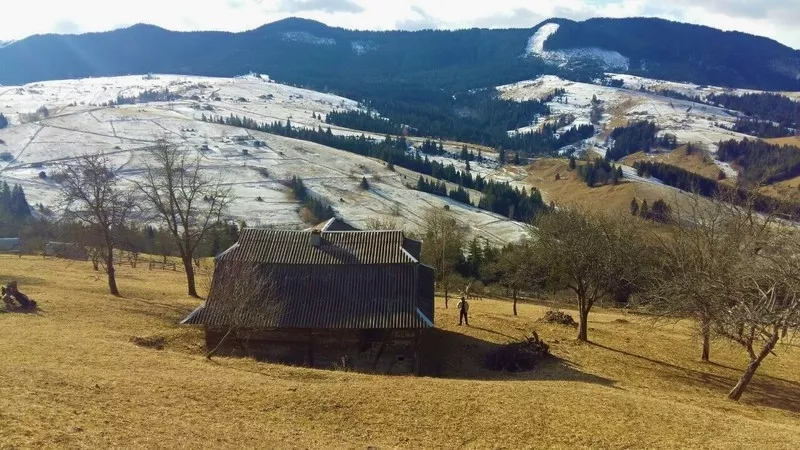 Предлагаю 2 дома и участок 800 соток с видом на Черногорский хребет  4